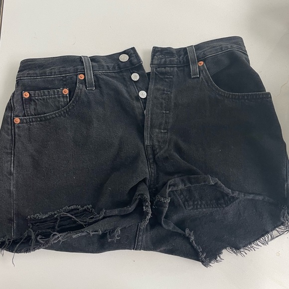 Size 28 Levi’s 501 - Picture 2 of 2